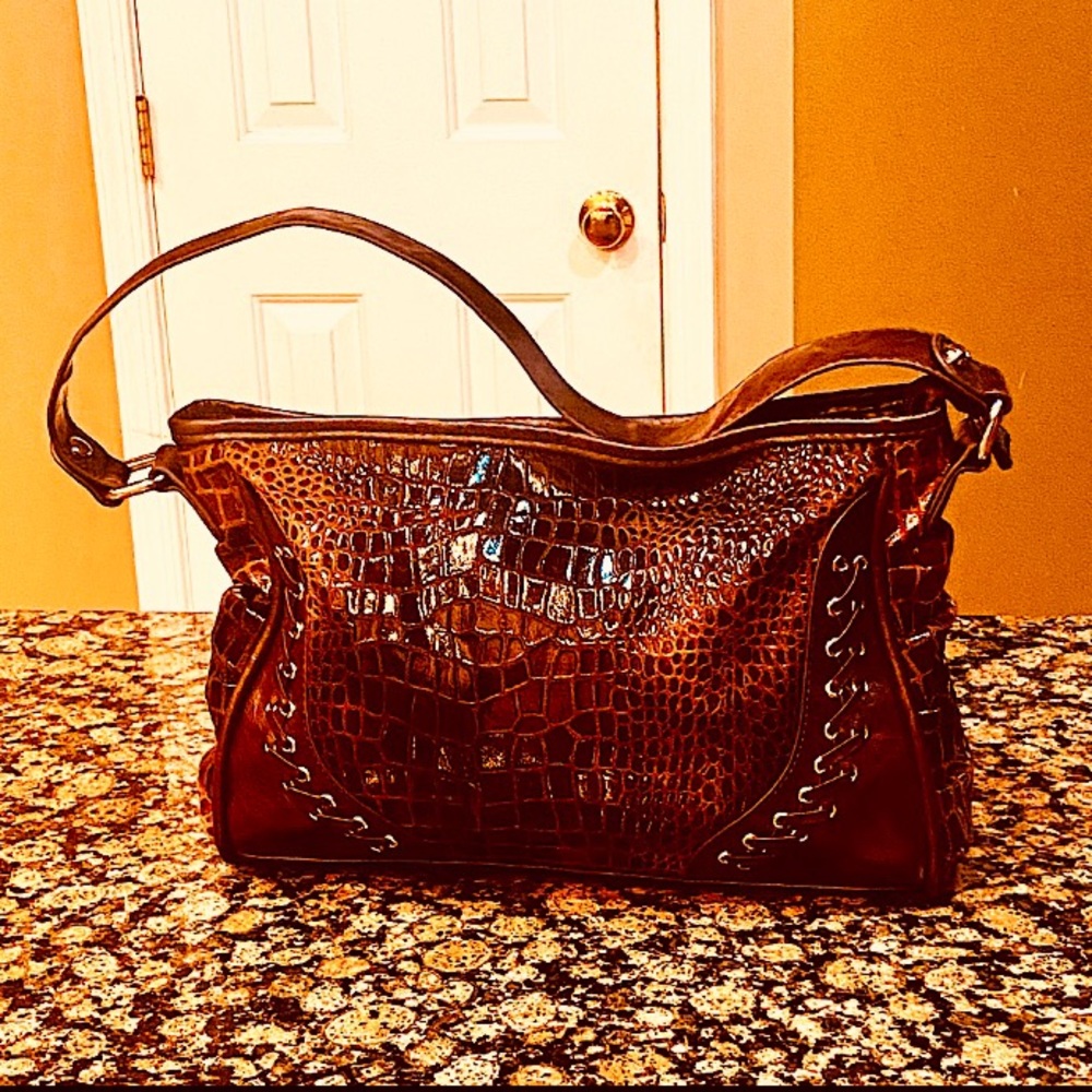 Gorgeous Vintage Ruby Rd Hand Bag. Very Classy Hobo hand bag.